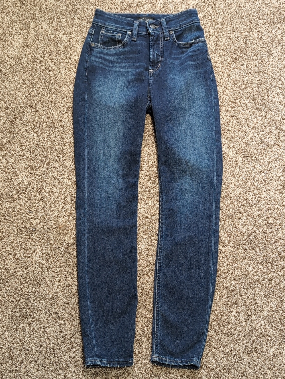 Silver Jeans Avery Skinny Size 24